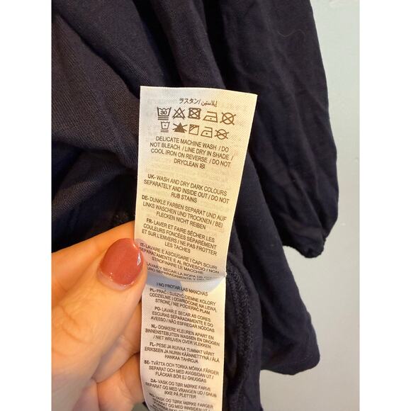 Boden Off-Shoulder Navy Peasant Blouse
Size: US 14 (UK 18) - Picture 4 of 5